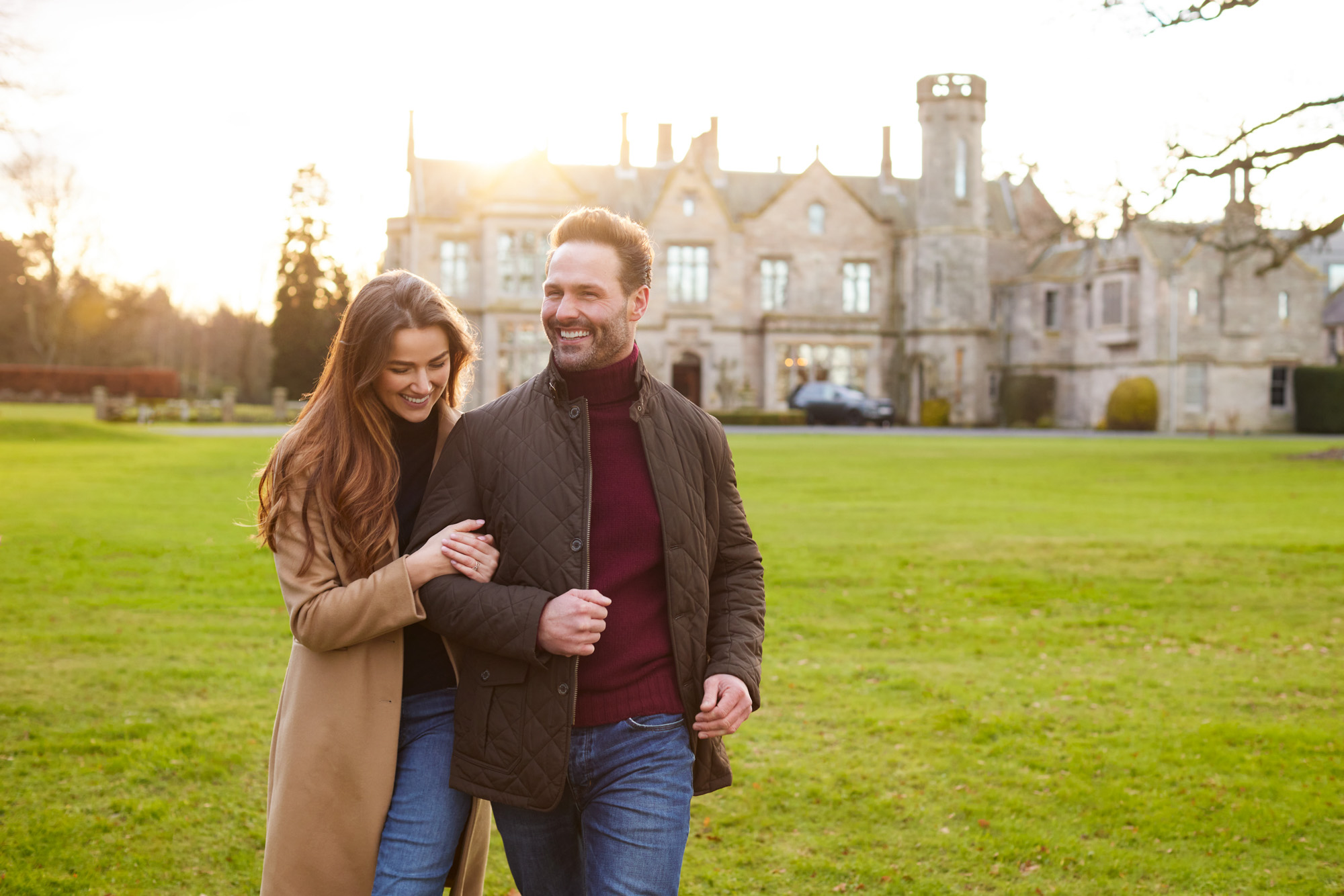 land-rover-walking-in-front-of-the-castle-b-copy-small